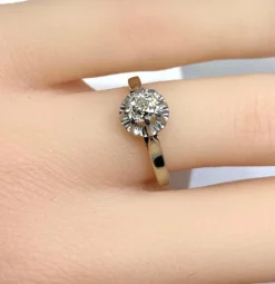 Bague solitaire en or 18 carats et platine sertie d’un diamant 0,50 carat environ