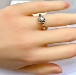 Bague solitaire en or 18 carats et platine sertie d’un diamant 0,50 carat environ