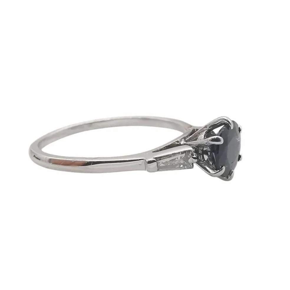 Bague solitaire en or avec saphir & diamants