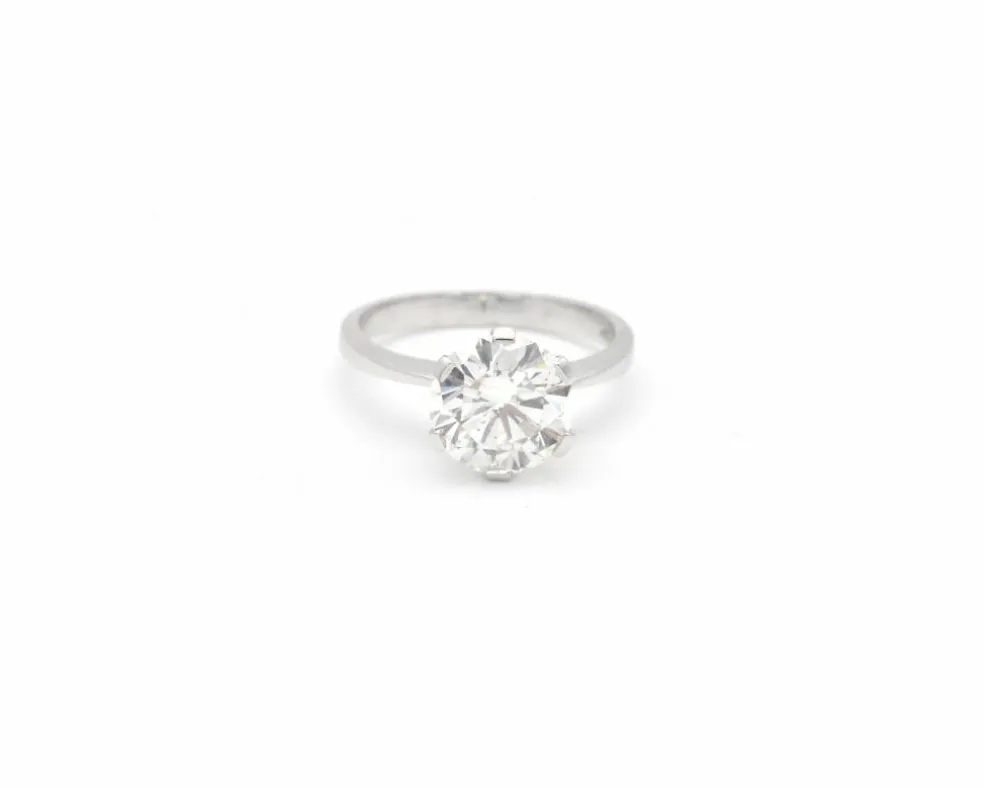 Bague solitaire en or blanc avec diamant