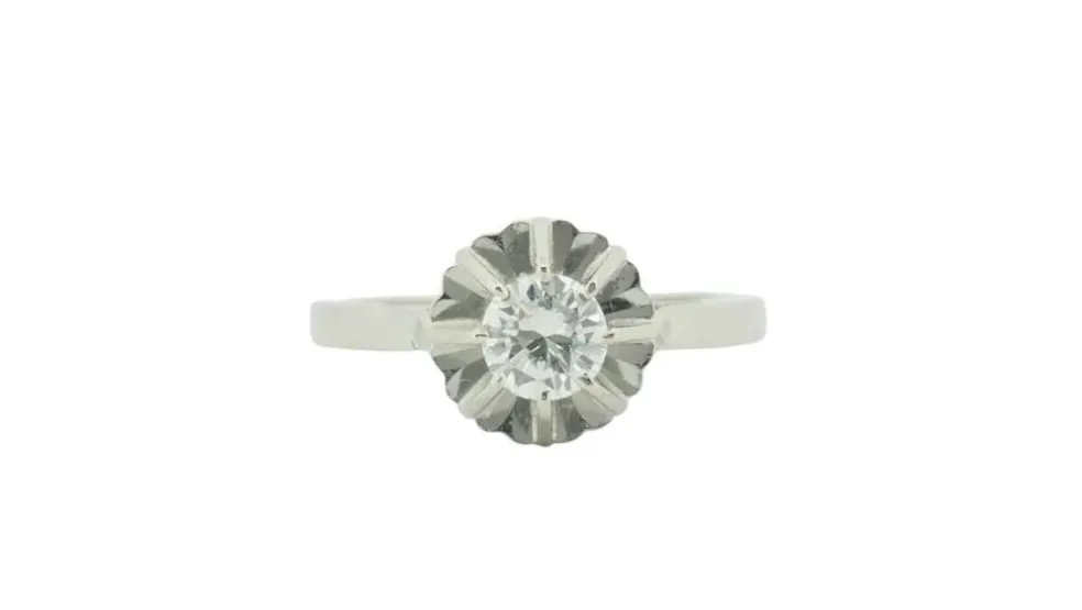 Bague solitaire en or blanc et diamant