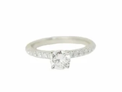 Bague solitaire en or blanc et diamants 0.65ct