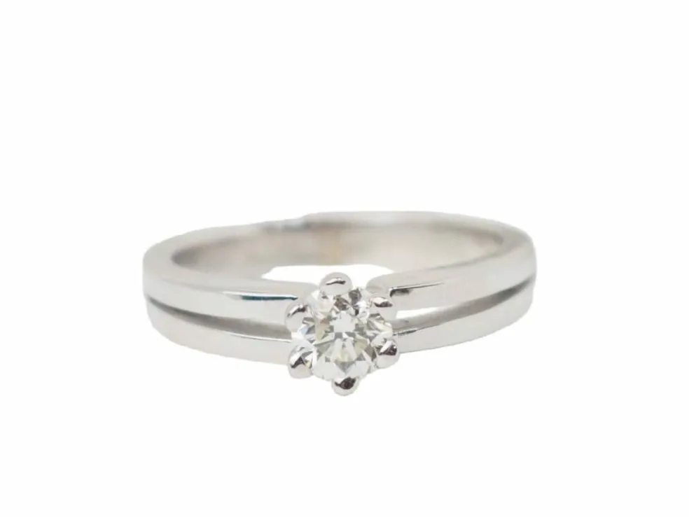 Bague Solitaire en or blanc et diamant 0.45ct