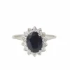 Bague solitaire en or blanc, diamants et saphir ovale