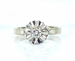Bague solitaire en or blanc 18 carats et diamant 0,10 carat