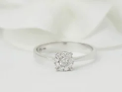 Bague solitaire en or blanc et diamants 0.16ct