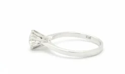 Bague solitaire en or blanc certifié HRD