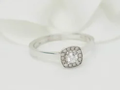 Bague solitaire en or blanc et diamants 0.15ct
