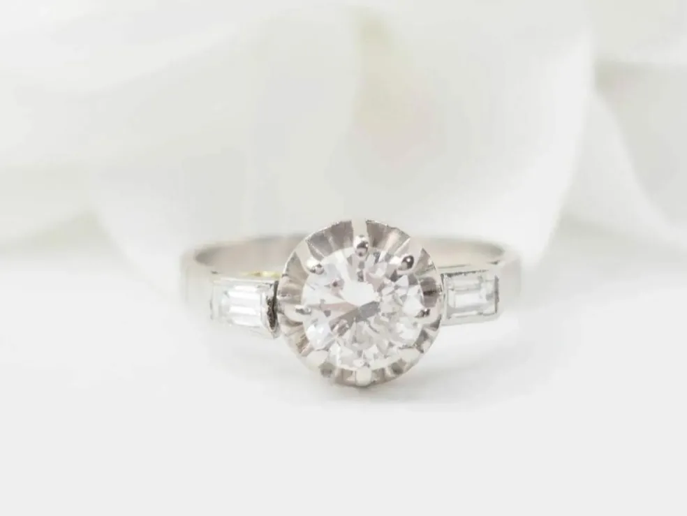 Bague solitaire en or blanc et diamant