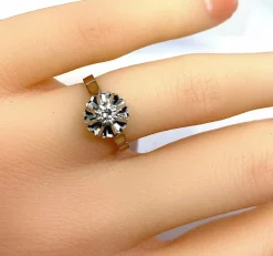 Bague solitaire en or blanc 18 carats et diamant 0,10 carat