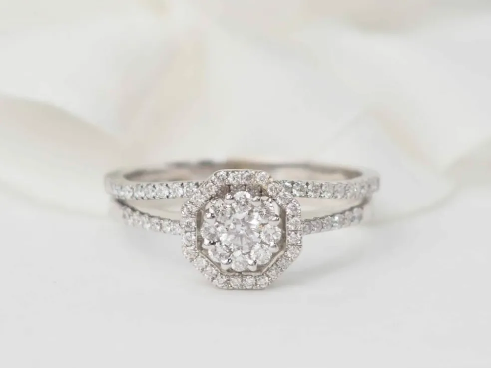 Bague solitaire en or blanc et diamants 0.66ct