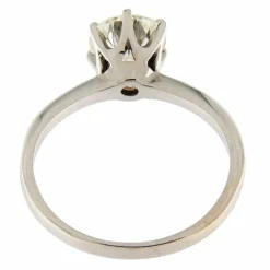 Bague solitaire en or blanc avec diamant certifié HRD