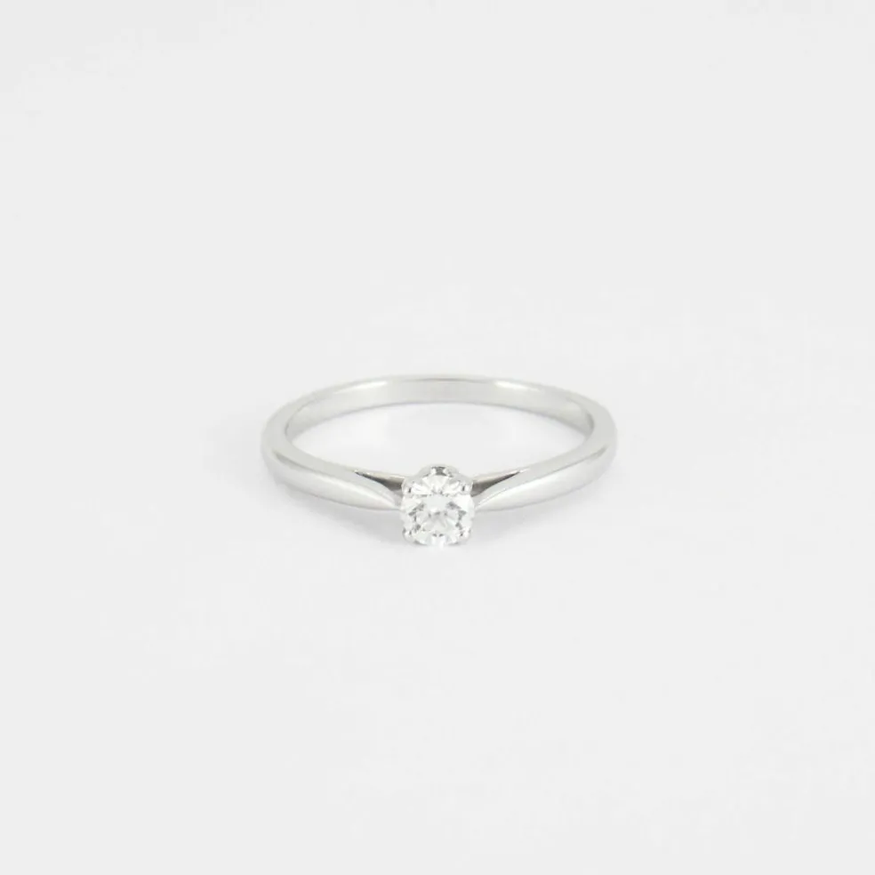 Bague solitaire en or blanc, diamant
