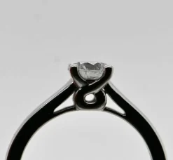 Bague solitaire en or blanc avec diamant de 0,750 carat