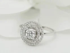 Bague solitaire en or blanc et diamant de 0,46 ct