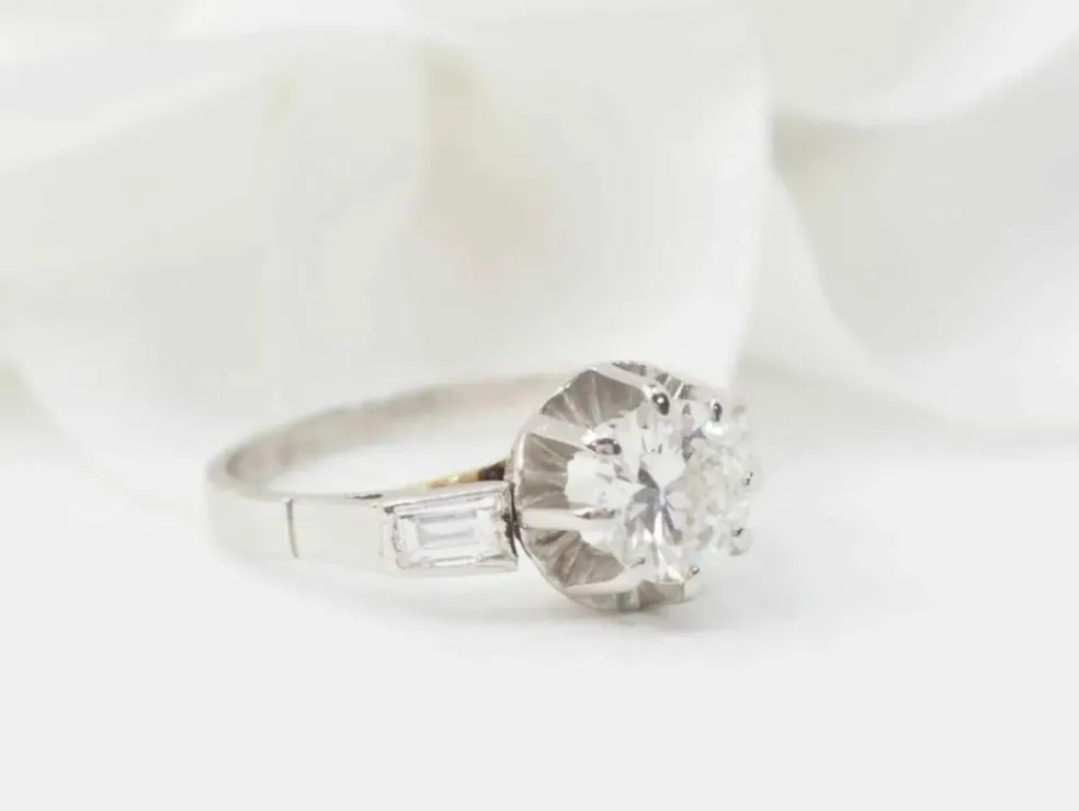 Bague solitaire en or blanc et diamant