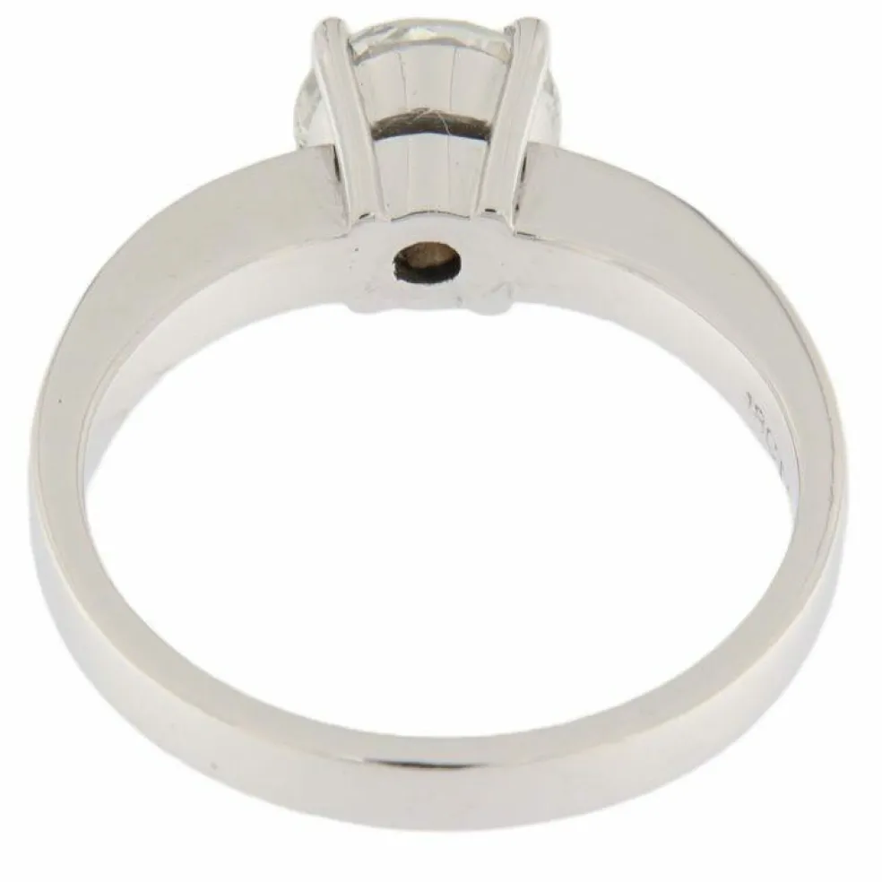 Bague solitaire en or blanc avec diamant