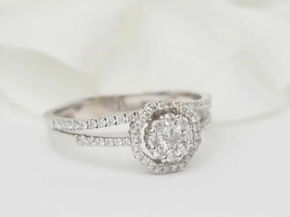 Bague solitaire en or blanc et diamants 0.66ct
