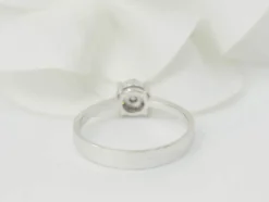 Bague solitaire en or blanc et diamants 0.16ct