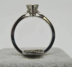 Bague solitaire en Or Blanc, diamants