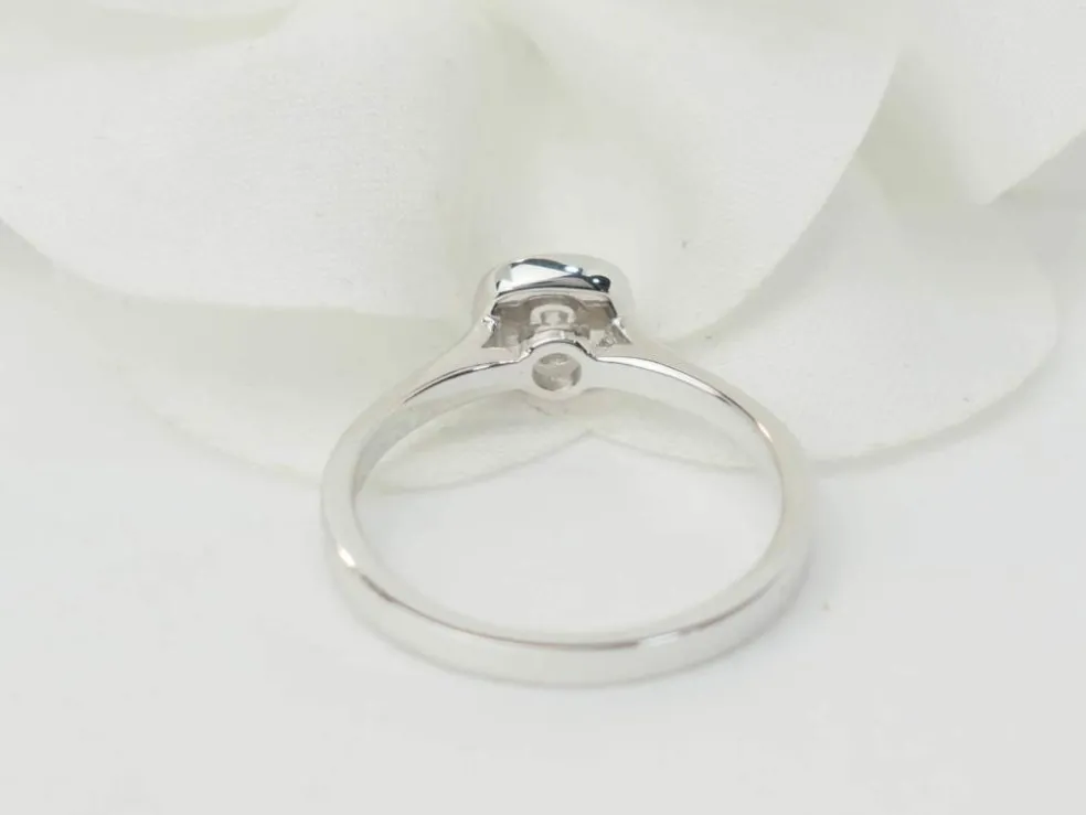 Bague solitaire en or blanc et diamants 0.15ct