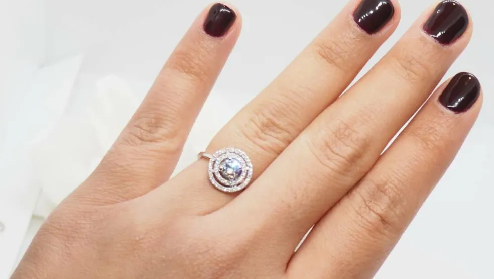 Bague solitaire en or blanc et diamant