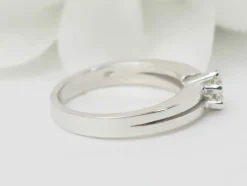 Bague Solitaire en or blanc et diamant 0.45ct