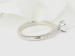 Bague solitaire en or blanc et diamants 0.65ct