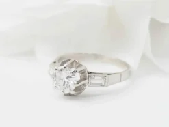Bague solitaire en or blanc et diamant