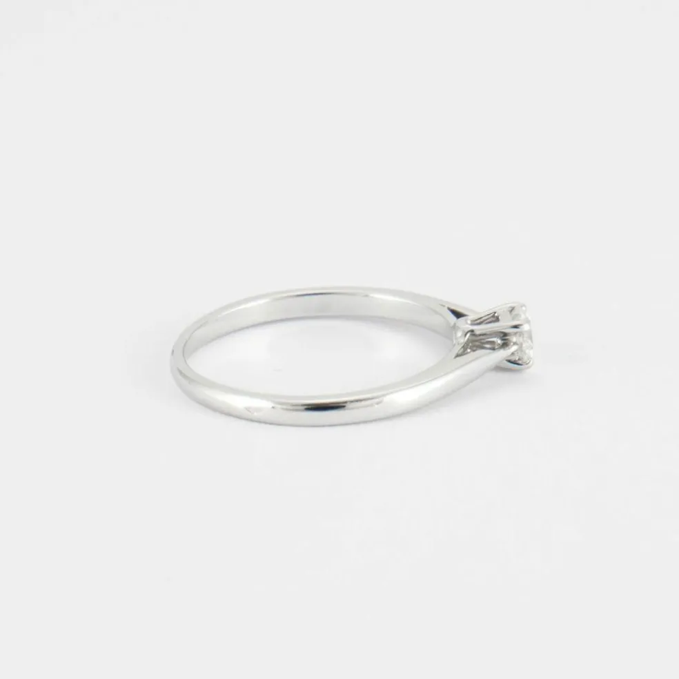 Bague solitaire en or blanc, diamant