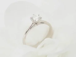 Bague solitaire en or blanc et diamant 0.58ct