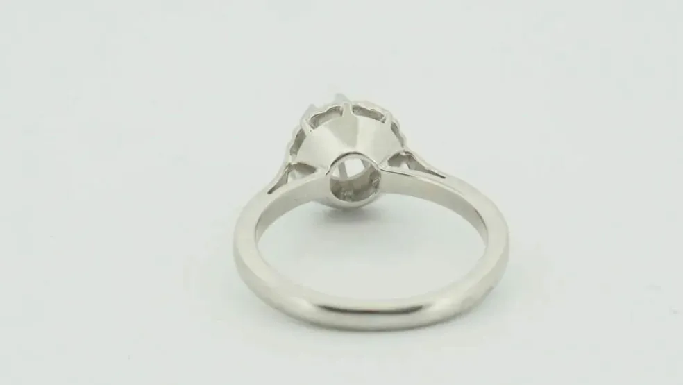 Bague solitaire en or blanc et diamant