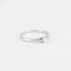 Bague solitaire en or blanc, diamant