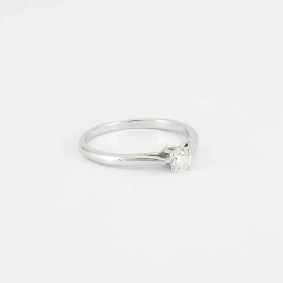Bague solitaire en or blanc, diamant
