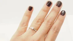 Bague solitaire en or blanc et diamant