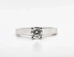 Bague solitaire en or blanc avec diamant de 0,750 carat