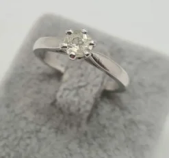 Bague solitaire en Or Blanc, diamants