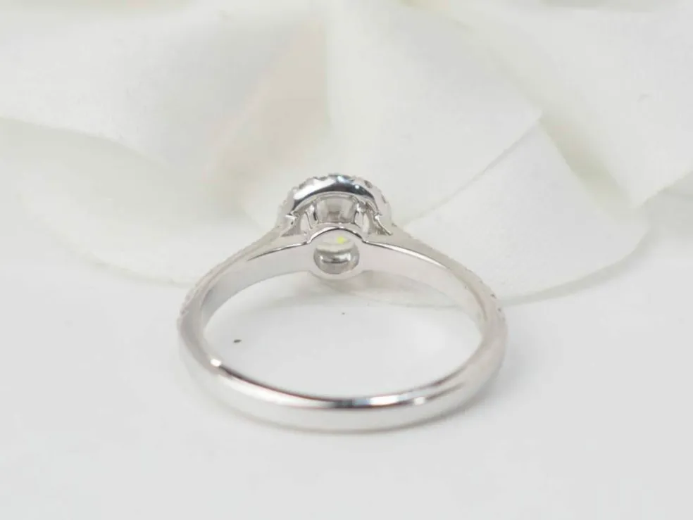 Bague solitaire en or blanc et diamant