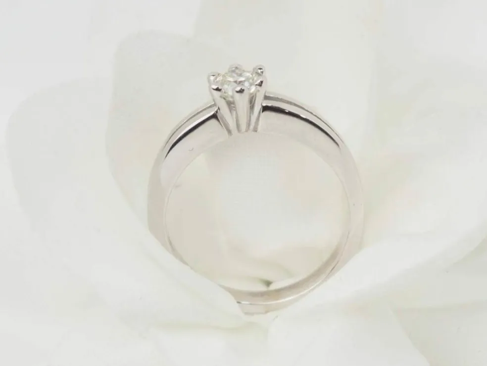 Bague Solitaire en or blanc et diamant 0.45ct