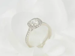 Bague solitaire en or blanc et diamants 0.68ct