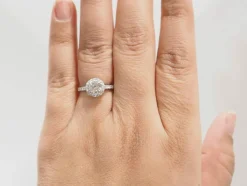 Bague solitaire en or blanc et diamants 0.82ct