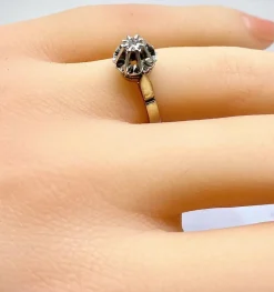 Bague solitaire en or blanc 18 carats et diamant 0,10 carat