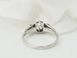 Bague solitaire en or blanc et platine, diamant 0,23ct