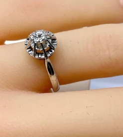 Bague solitaire en or et platine, diamant