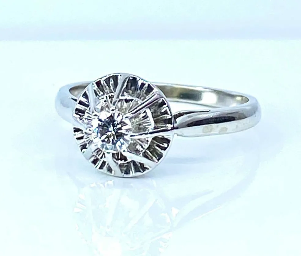 Bague solitaire en or et platine, diamant