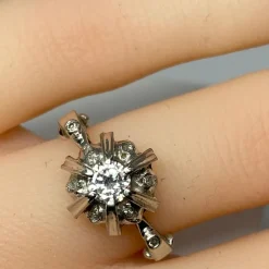 Bague solitaire en Or gris, et Diamants