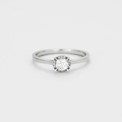Bague solitaire en or gris et diamant