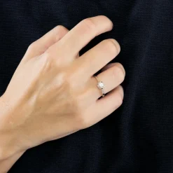 Bague solitaire en or gris et diamant