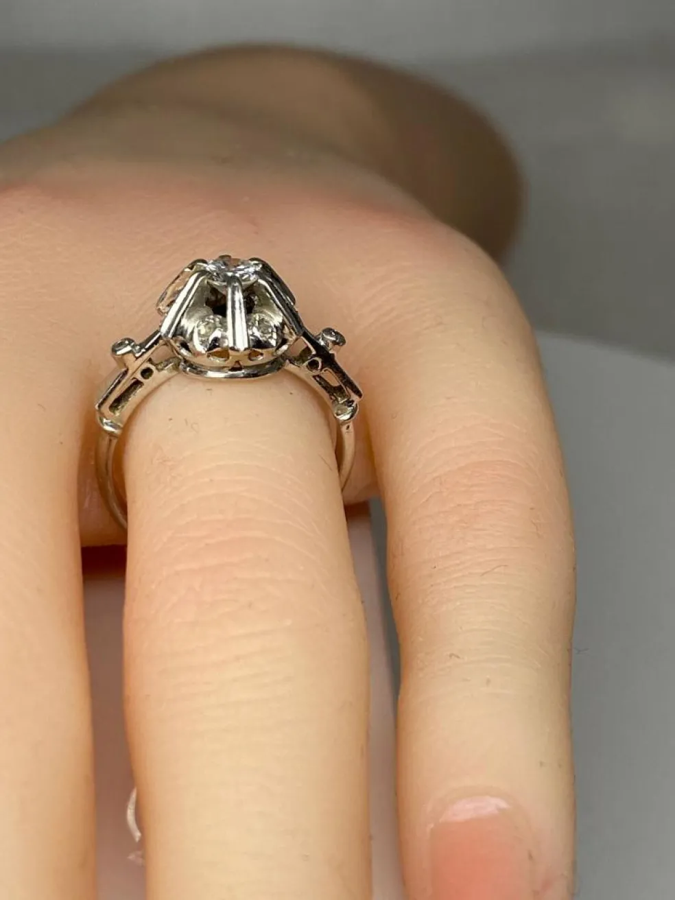 Bague solitaire en Or gris, et Diamants