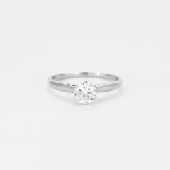 Bague solitaire en or gris et diamant